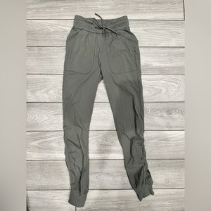 Lululemon Women’s Jogger Pants